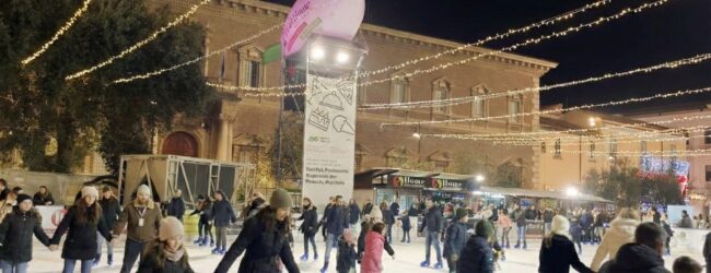 Benevento, verso la chiusura la XIX edizione della pista di ghiaccio in Piazza Roma: bilancio positivo per l’affluenza