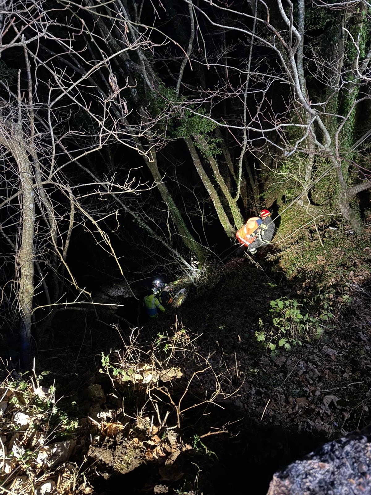 Cautano: anziano di 78 anni cade in un dirupo, intervento dei Vigili del Fuoco