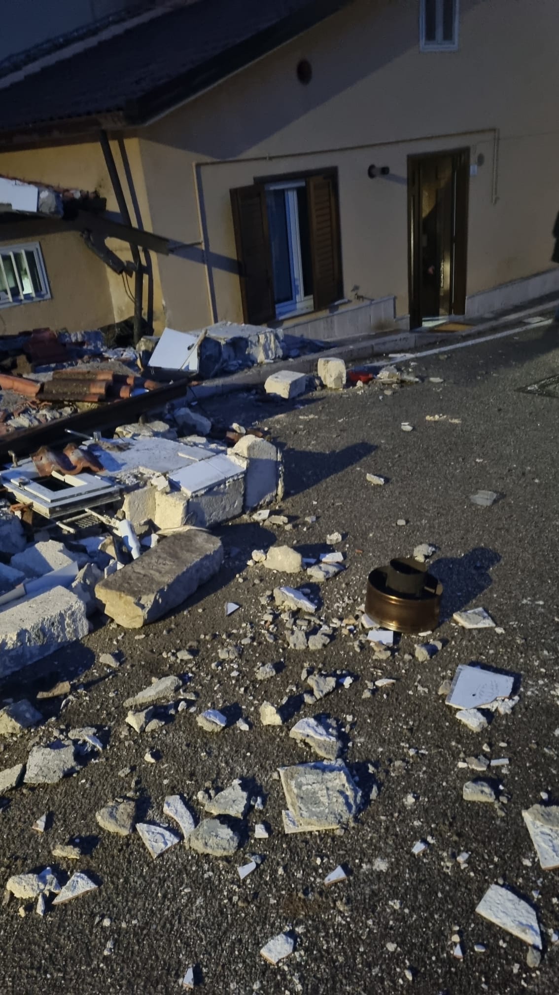 Esplosione a Castelfranco in Miscano: donna coinvolta, fortunatamente senza gravi danni