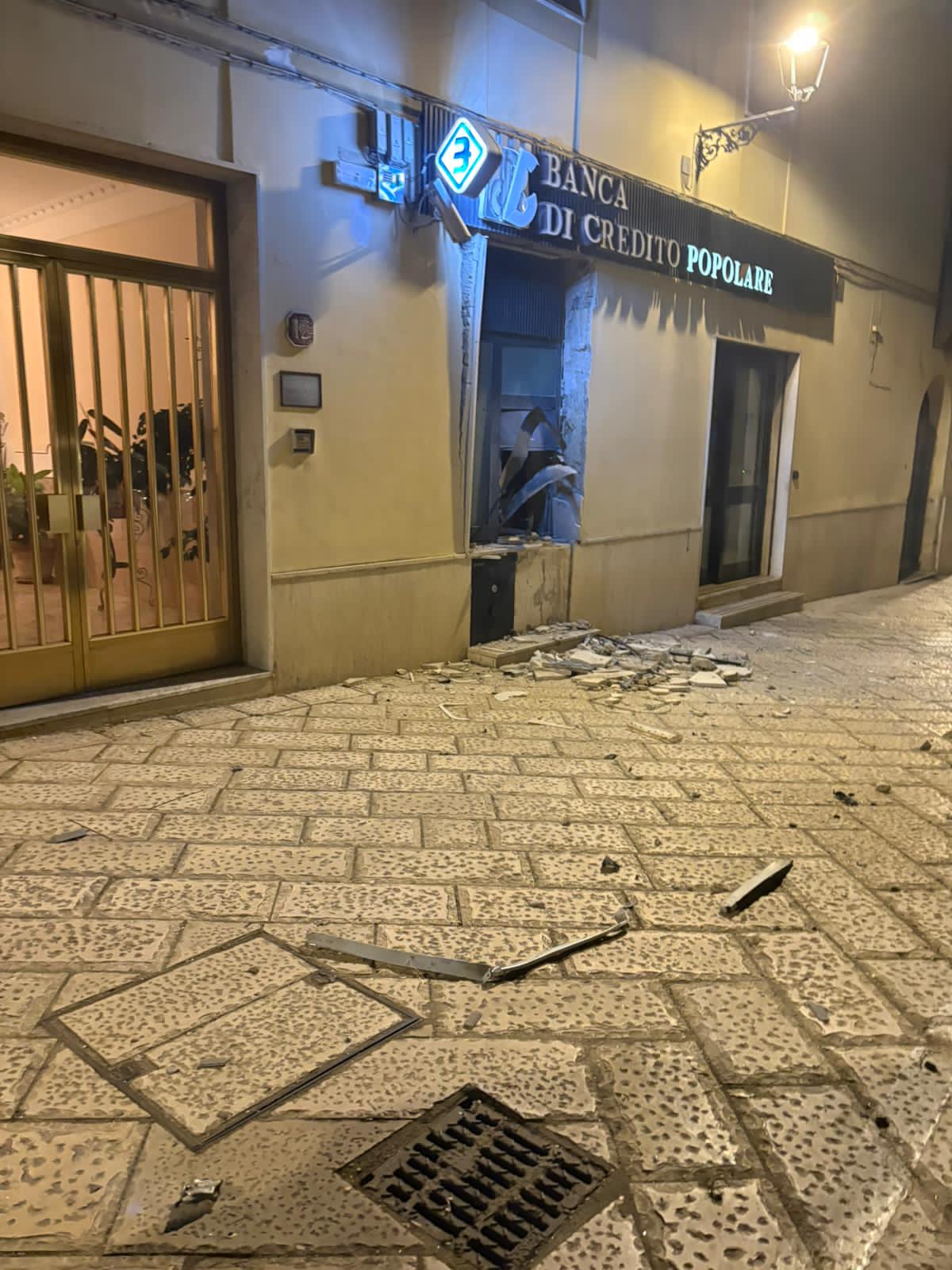 Sant’Agata dei Goti, bancomat assaltato con esplosivo: danni ingenti e indagini in corso