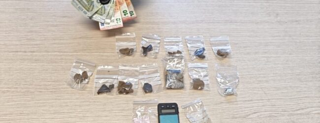 Solofra (Av): possesso di droga e armi bianche, i Carabinieri intensificano i controlli con l’ausilio di unità speciali