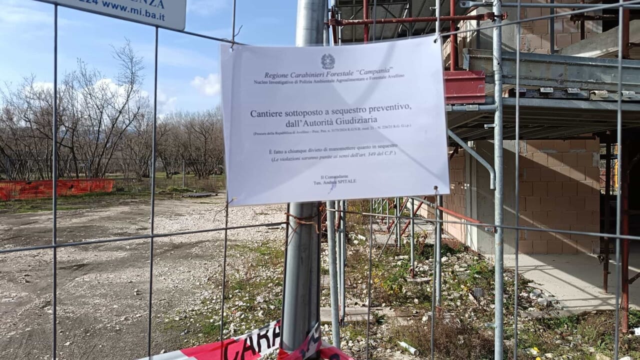 Lottizzazione abusiva ad Avellino: sequestrati 12 immobili per un valore di circa 4 milioni di euro