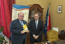 Il sindaco Mastella premiato per i 50 anni di impegno politico nelle Istituzioni 