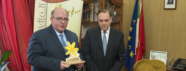 Il sindaco Mastella premiato per i 50 anni di impegno politico nelle Istituzioni 