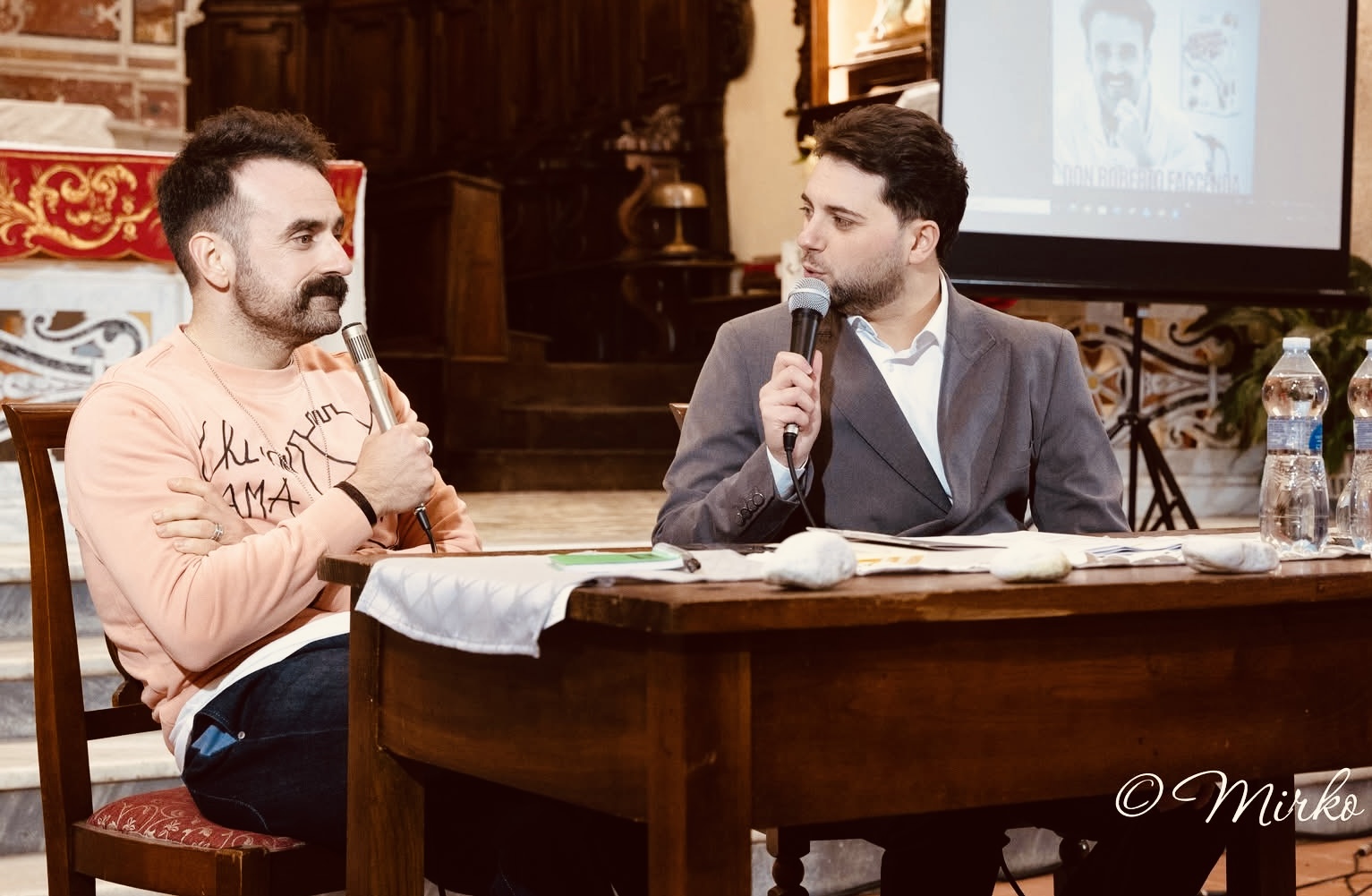 San Lorenzo Maggiore, un fiume di fedeli accoglie Don Roberto Faccenda