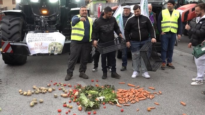 Avellino, agricoltori in piazza: “basta abbandono, salviamo le aree interne”