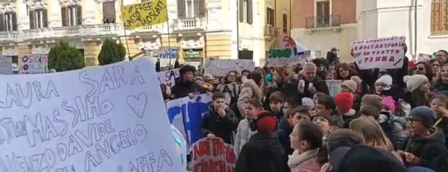 No all’accorpamento degli istituti Sant’Angelo a Sasso- Moscati, presto tavolo col Prefetto