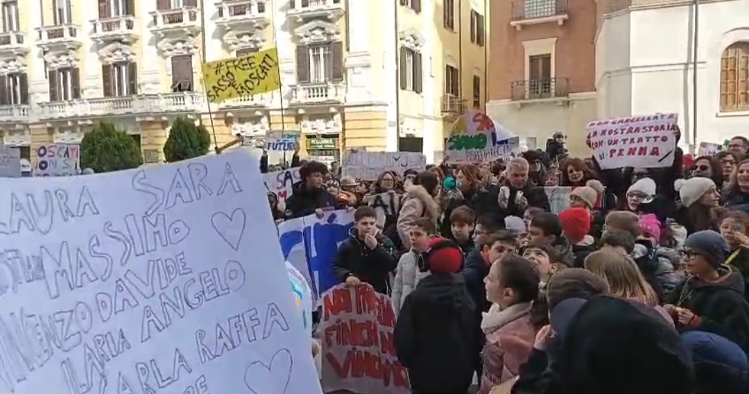 No all’accorpamento degli istituti Sant’Angelo a Sasso- Moscati, presto tavolo col Prefetto