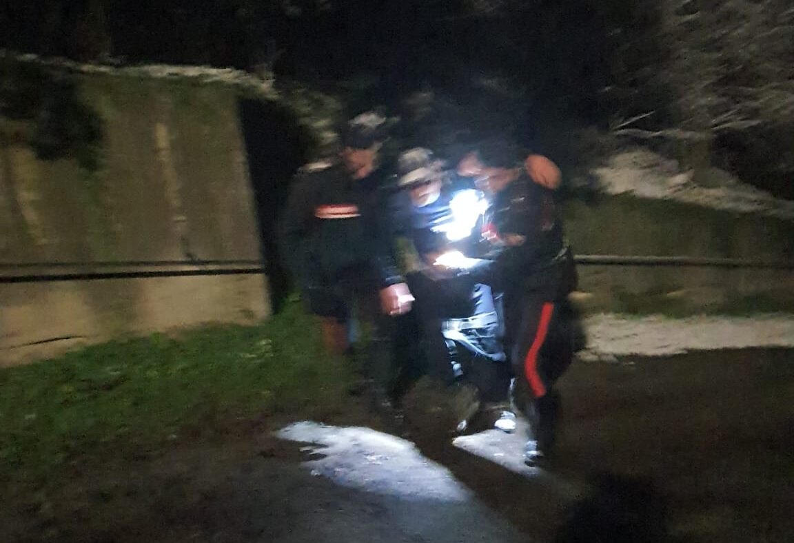 Carabinieri eroi a San Bartolomeo in Galdo: anziano 80enne scomparso e ritrovato vivo sotto la neve in ipotermia