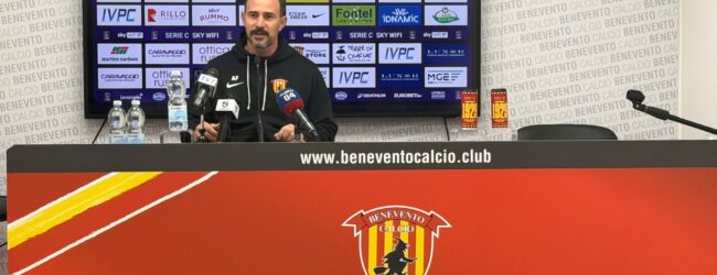 Benevento, Floro Flores: “Il mio calcio è gioia e spensieratezza. Le critiche ai giocatori mi fanno arrabbiare”