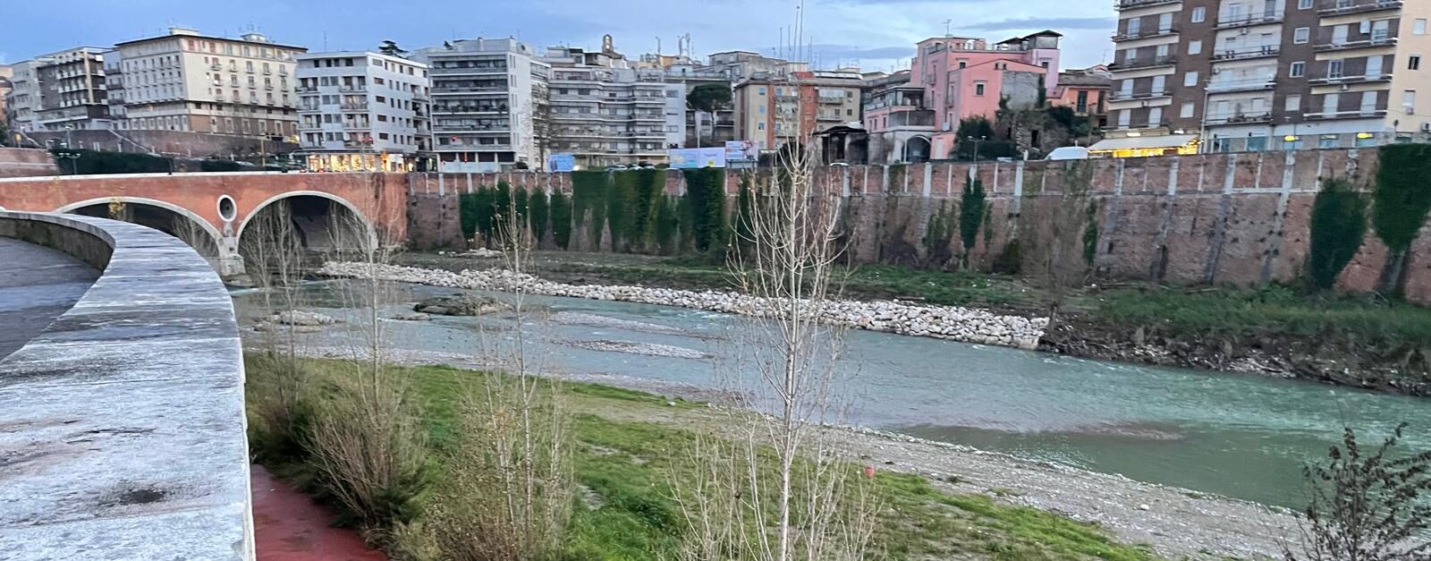 Contro la damnatio memoriae urbana: l’impegno di Civico22 per la città