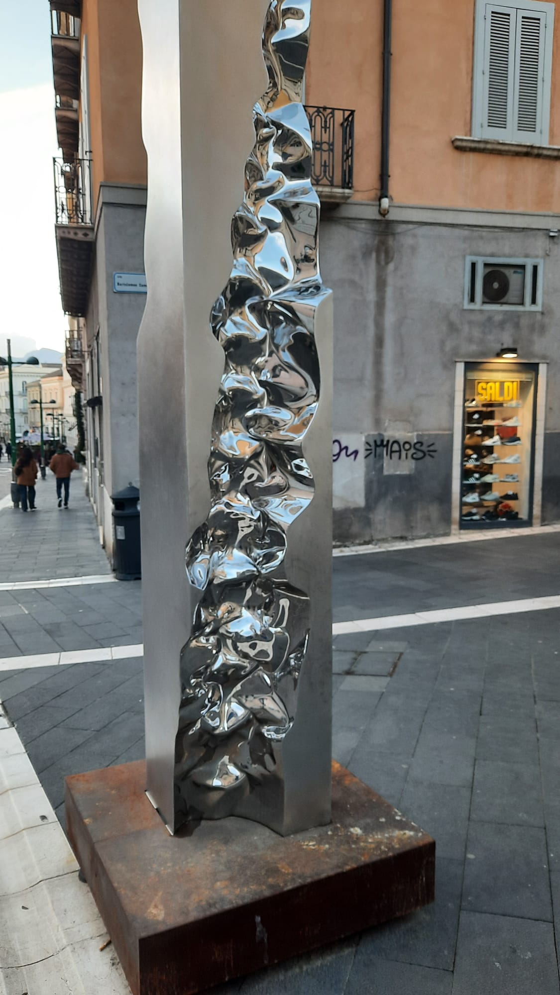 “Le opere d’arte di Xhixha a piazza Risorgimento”: la proposta di Civico22 per valorizzare lo spazio