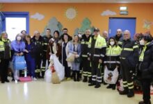 Avellino, la Befana dei Vigili del Fuoco porta sorrisi in Pediatria e alla Breast Unit del Moscati