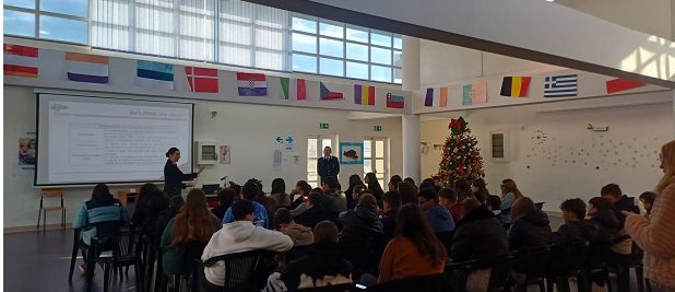 I Carabinieri proseguono il ciclo di incontri sulla legalità nelle scuole: ieri all’Istituto IC Bosco Lucarelli grande partecipazione di 70 studenti delle terze classi