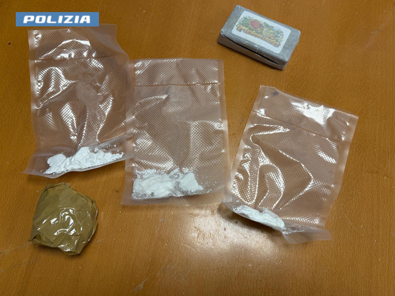 Benevento, arrestato 35enne: sequestrati cocaina, hashish e 26mila euro