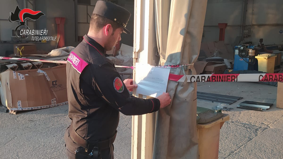 Rotondi, i Carabinieri denunciano un imprenditore per abusivismo edilizio, lavoro sommerso e reati ambientali. Sospesa l’attività