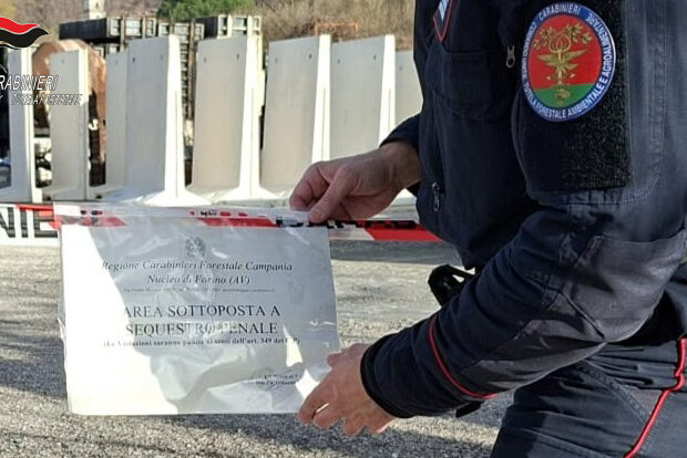 Montoro, inquinamento Fiume Sarno: imprenditore denunciato dai Carabinieri per deposito incontrollato di rifiuti speciali pericolosi