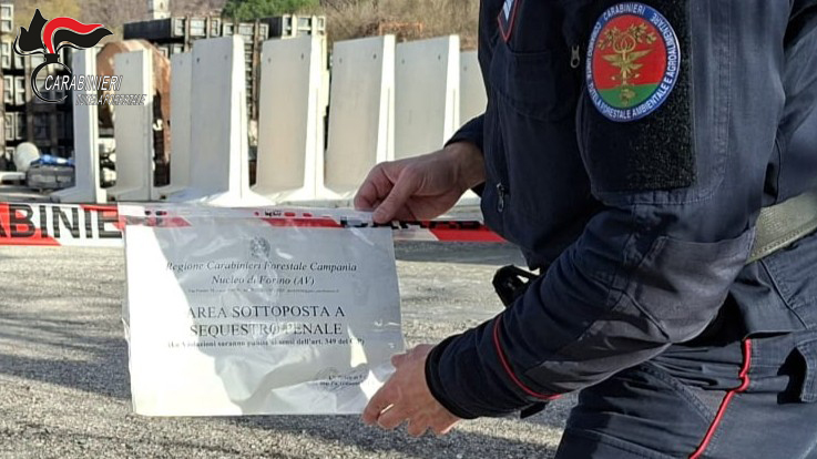 Montoro, inquinamento Fiume Sarno: imprenditore denunciato dai Carabinieri per deposito incontrollato di rifiuti speciali pericolosi