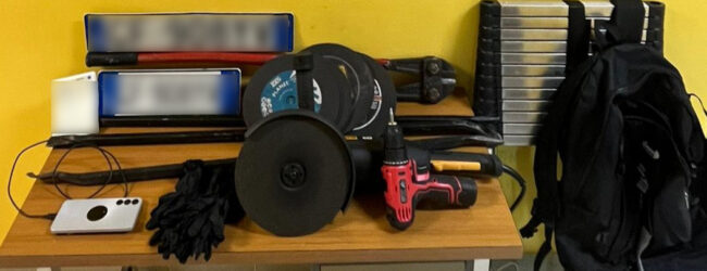 Mirabella Eclano (AV): i Carabinieri intercettano una Maserati carica di arnesi atti allo scasso