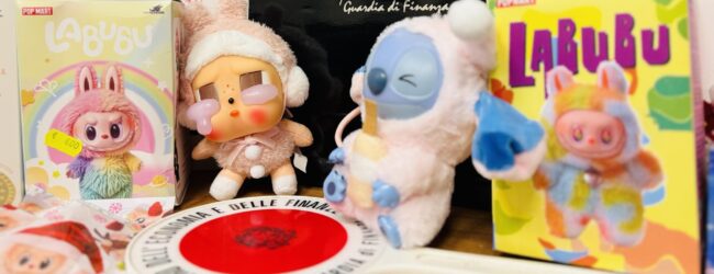 Finanza Benevento: sequestrati quasi 300 peluche “labubu” contraffatti. Deferiti i titolari di due empori della provincia