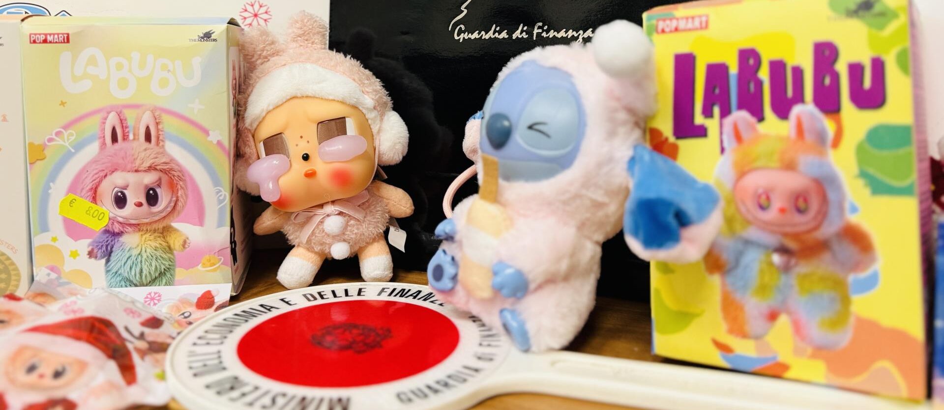 Finanza Benevento: sequestrati quasi 300 peluche “labubu” contraffatti. Deferiti i titolari di due empori della provincia