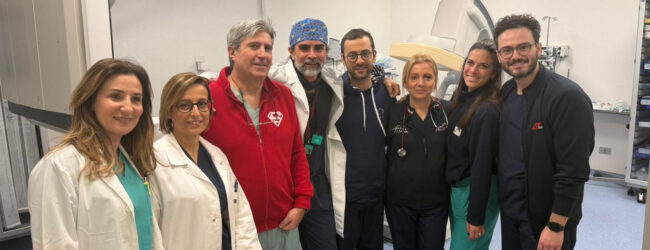 Avellino, al Moscati Tavi innovativa con Ecmo su 57enne ad alto rischio: niente anestesia generale, intervento riuscito