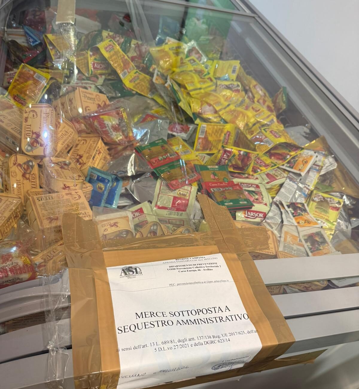 Blitz dell’Asl ad Avellino: sequestrati quintali di alimenti scaduti e privi di tracciabilità. Market chiuso