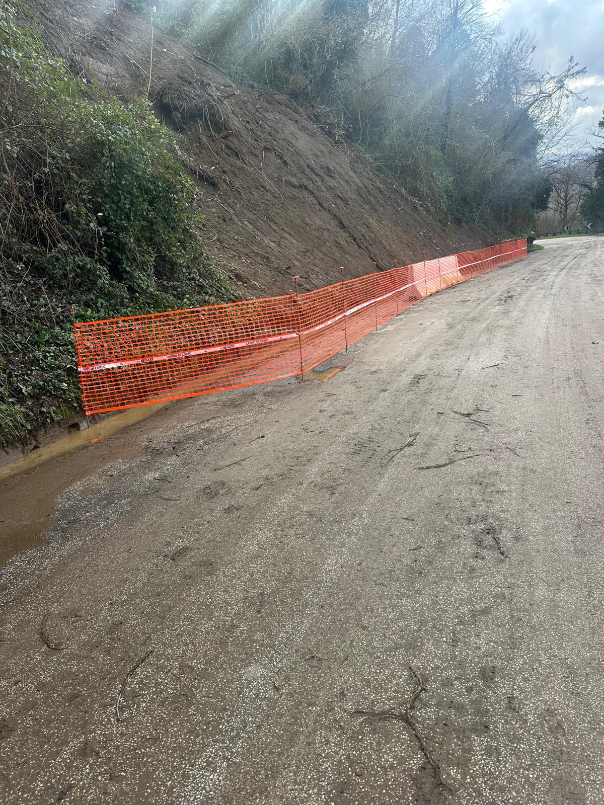 Sant’Angelo a Cupolo, riaperta la S.P. 12 dopo la frana: senso unico alternato e limite a 10 km/h