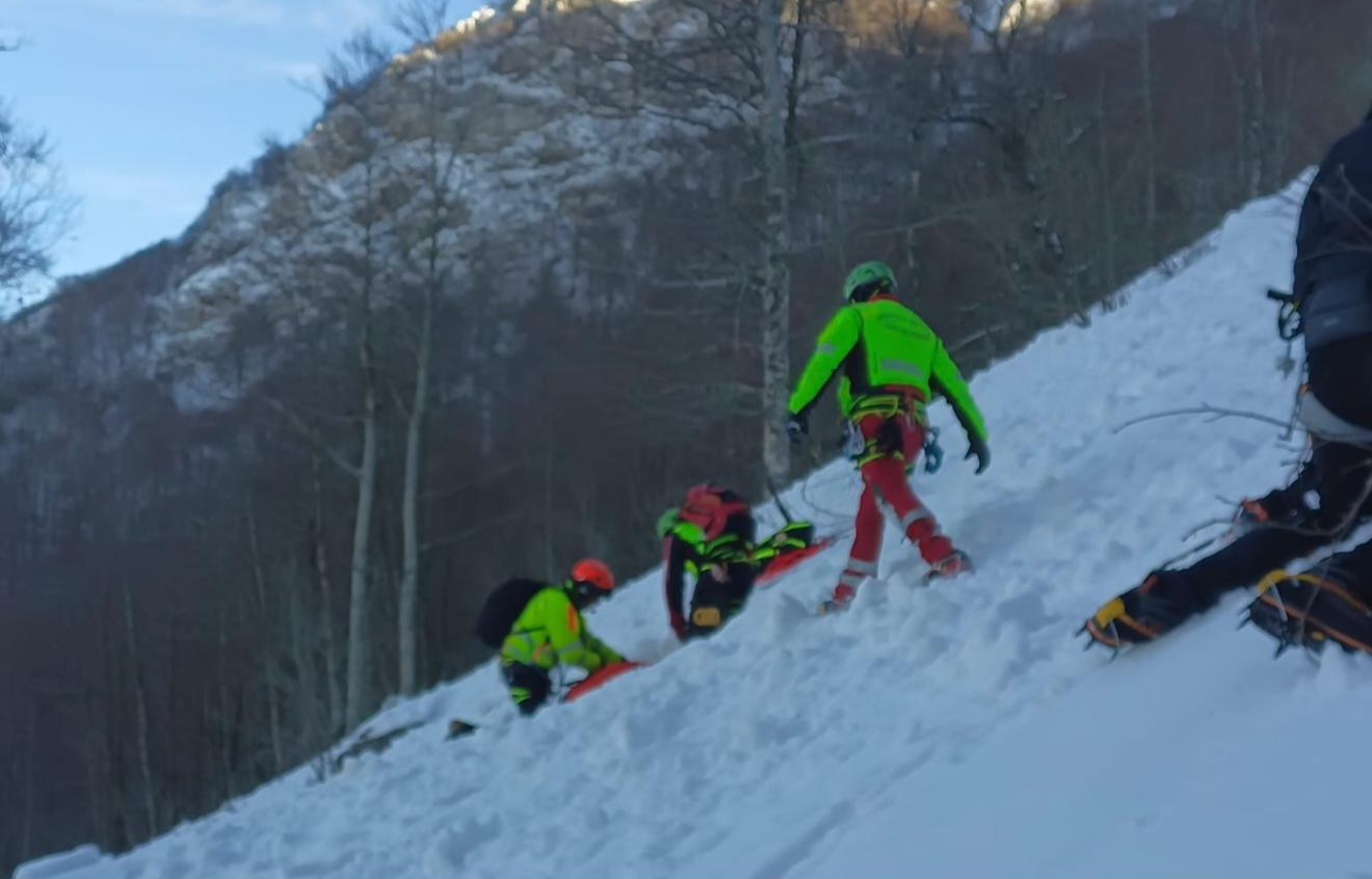 Monte Cervati, alpinista precipitato: soccorso dal CNSAS e elisoccorso 118