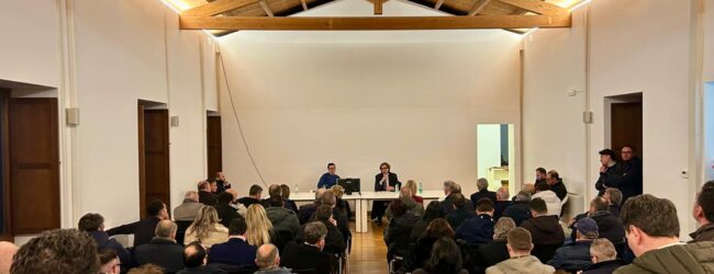Montemarano: centinaia di amministratori a confronto con Enzo Alaia. Dialogo sui territori e roadmap per le prossime sfide elettorali
