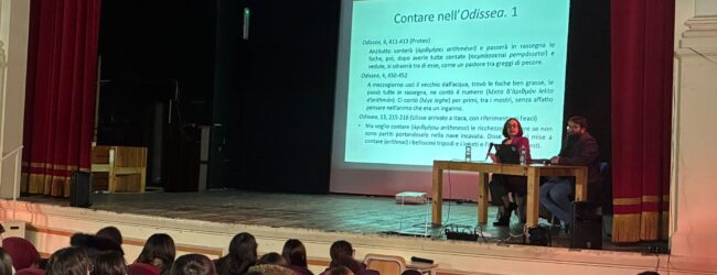 Gli studenti dell’IIS Lombardi incantati dal connubio tra Matematica e Letteratura Greca, oggetto della Lectio Magistralis della Prof.ssa Giovanna Pace