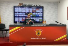 Benevento, Floro Flores: “Sembrava la partita della sfortuna, ma questa squadra ha un grande cuore. Carfora? E’ l’unico sicuro di giocare a Trapani”