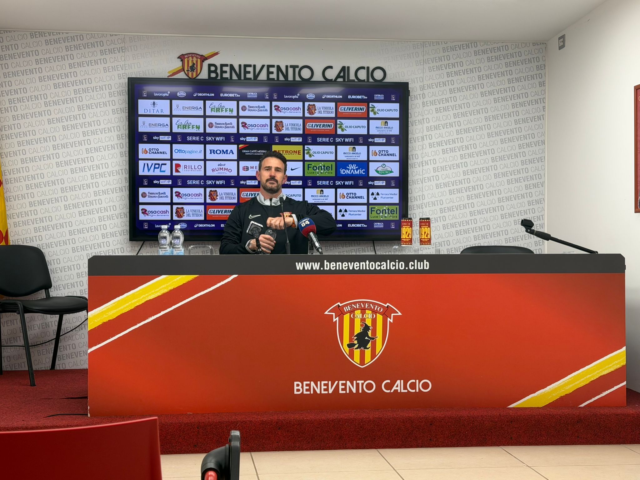 Benevento, Floro Flores: “Sembrava la partita della sfortuna, ma questa squadra ha un grande cuore. Carfora? E’ l’unico sicuro di giocare a Trapani”