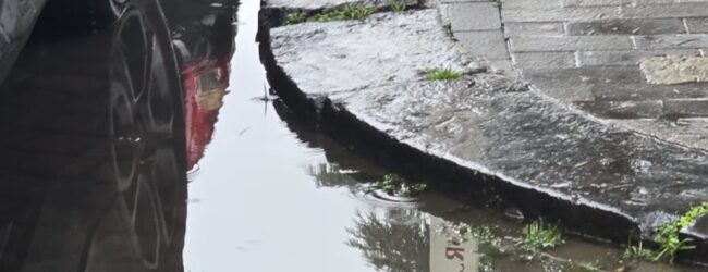 Centro storico Benevento, allarme manutenzione: caditoie e bocche di lupo in stato di abbandono