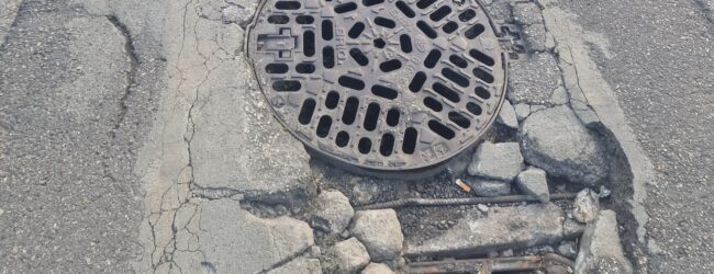 Maltempo, buche e voragini davanti allo stadio Ciro Vigorito: allertate le forze di Polizia