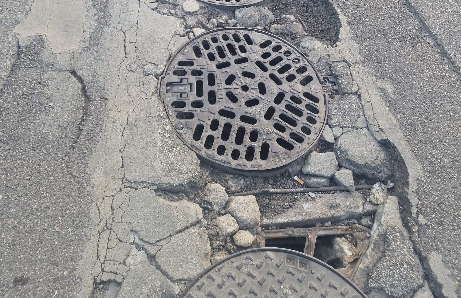 Maltempo, buche e voragini davanti allo stadio Ciro Vigorito: allertate le forze di Polizia