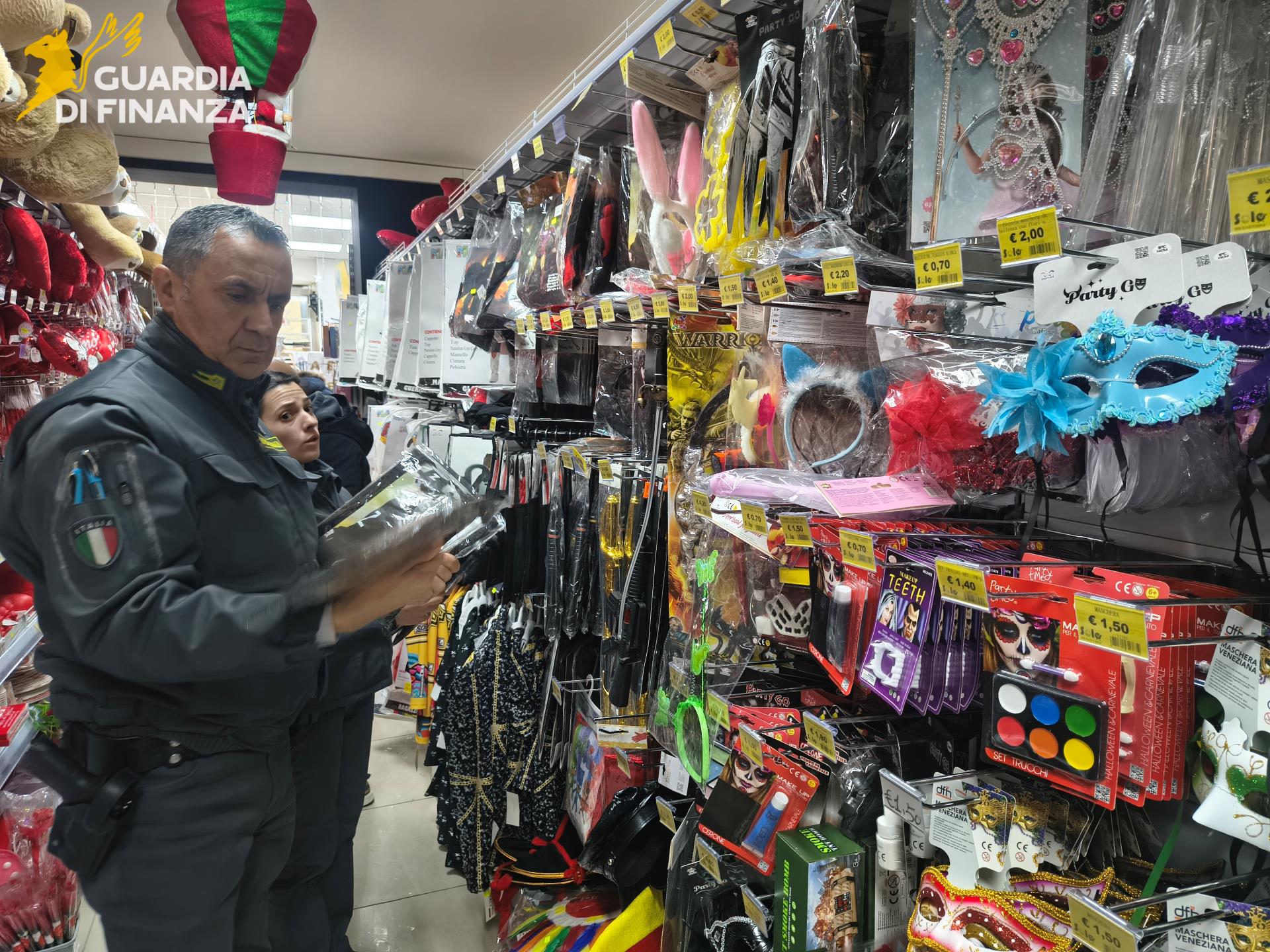 Avellino, maxi sequestro della Guardia di Finanza: oltre 40mila prodotti non sicuri ritirati dal mercato