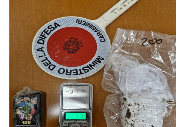 I Carabinieri arrestano quattro persone per detenzione e spaccio di sostanze stupefacenti: sequestrati cocaina e hashish