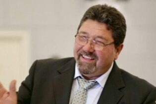 Castelvenere ricorda Ugo Di Santo con il gran galà “Radici e Memorie”