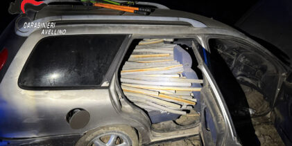 Sant’Andrea di Conza, contrasto ai furti. I Carabinieri intercettano auto sospetta: inseguimento e sequestro di rame e arnesi da scasso