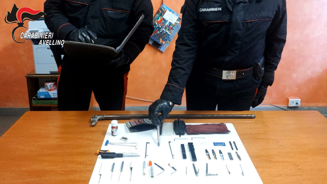 Atripalda, contrasto ai furti: i Carabinieri intercettano e bloccano auto sospetta. Due stranieri denunciati e allontanati con Foglio di Via