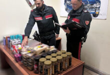 Atripalda (AV) – Furto di generi alimentari e prodotti di bellezza all’interno di un supermercato: coppia dell’est europa denunciata dai Carabinieri