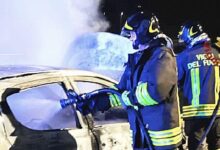 Auto in fiamme sull’A16 nei pressi di Baiano, intervengono i Vigili del Fuoco: conducente illeso