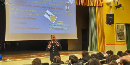 Carabinieri incontrano gli alunni delle scuole della Valle Ufita: incontro sulla legalità incentrato sulla sicurezza informatica