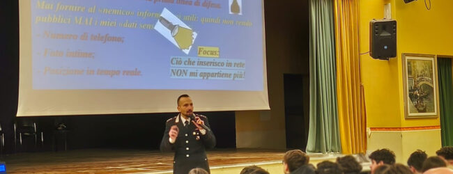 Carabinieri incontrano gli alunni delle scuole della Valle Ufita: incontro sulla legalità incentrato sulla sicurezza informatica