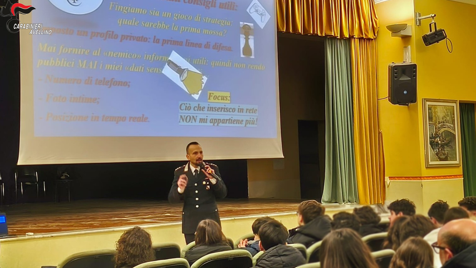 Carabinieri incontrano gli alunni delle scuole della Valle Ufita: incontro sulla legalità incentrato sulla sicurezza informatica