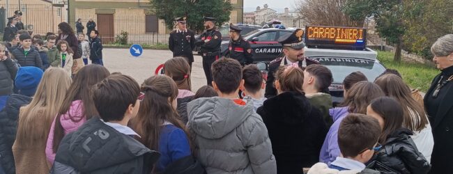 A lezione di educazione stradale: a Mirabella Eclano (AV) i Carabinieri accolgono in caserma gli alunni delle scuole elementari