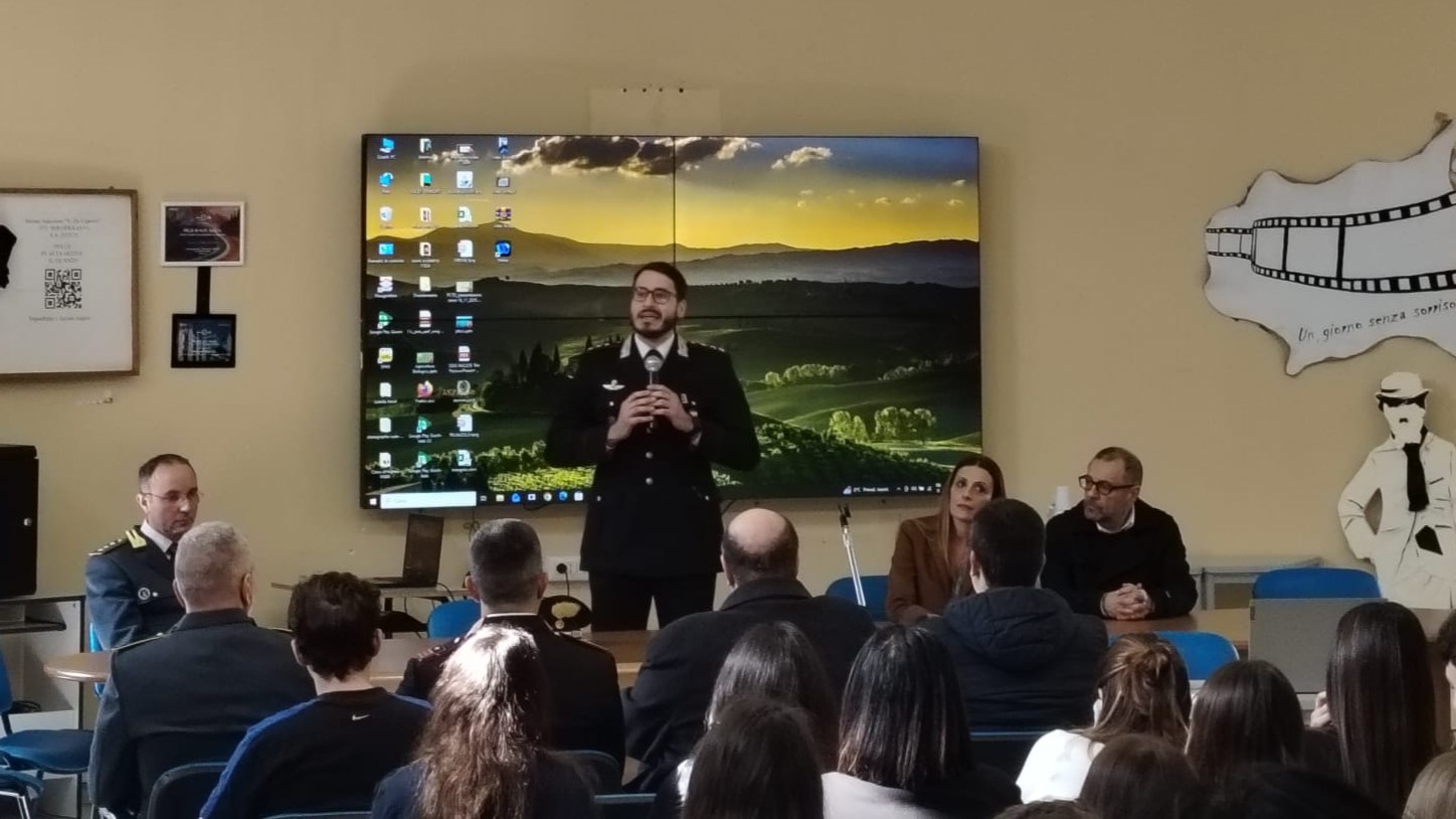 Solofra: incontro tra studenti e Istituzioni, i Carabinieri a tutela della Legalità