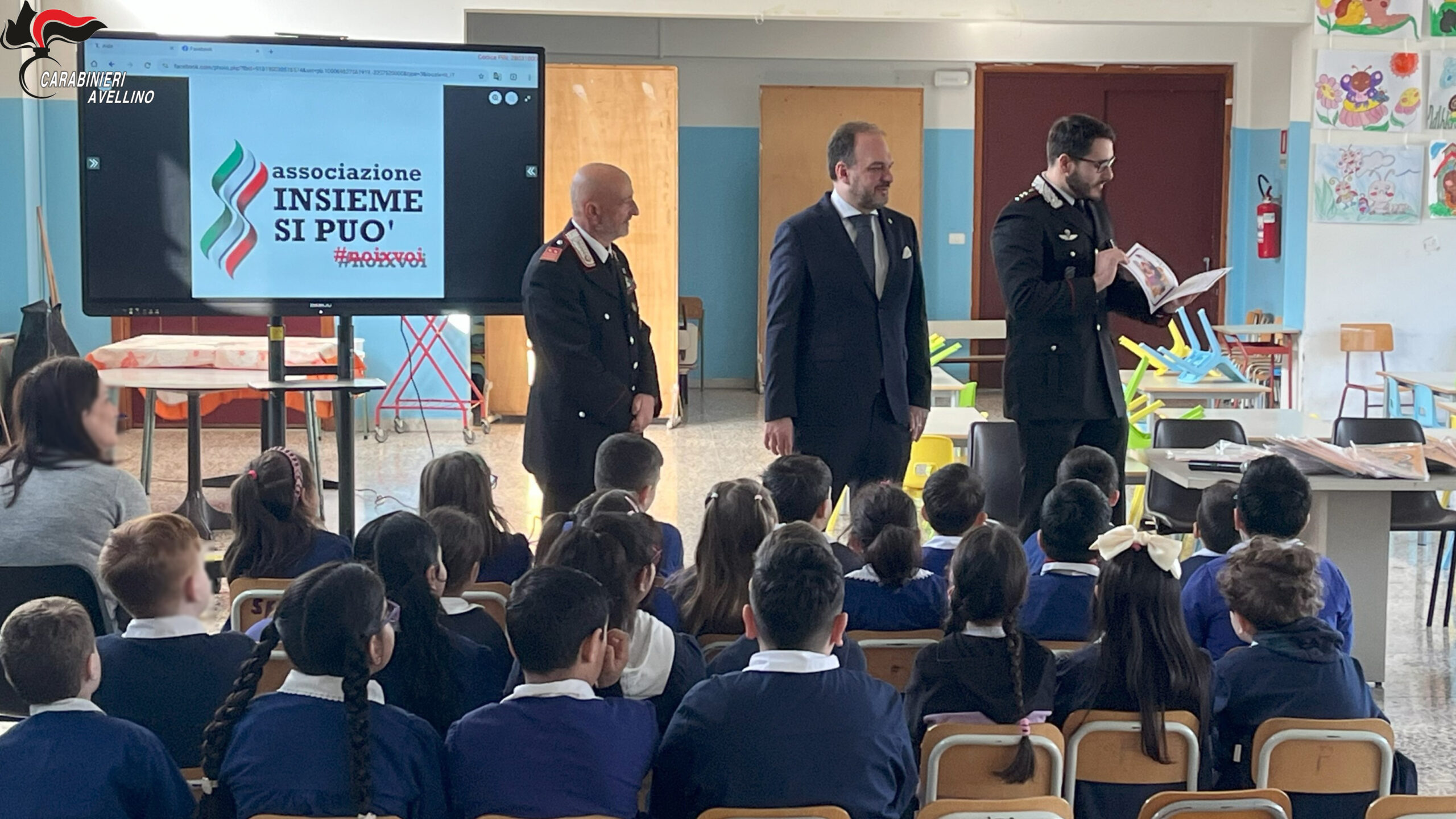 Solofra, iniziativa artistica Colorando: Carabinieri e alunni delle scuole primarie insieme per la Legalità