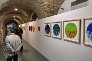 Inaugurata la mostra “In un tempo liquido” di Italo Mustone